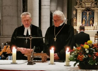 Regionalbischof mit Dekan in St. Georg in Nördlingen