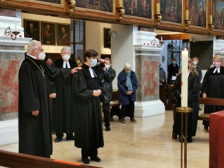 Ordination in St. Anna mit Masken